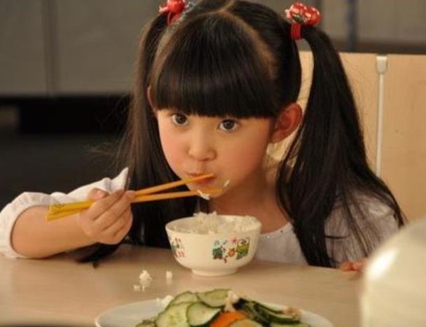 小儿积食|儿科主任提醒1种糖果多给孩子吃,积食好了,发育也快了