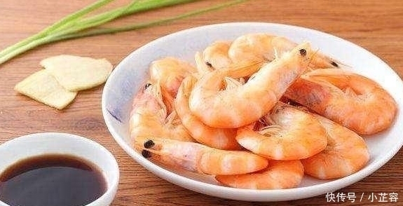 水煮虾时，无论鲜虾还是冻虾，3要素不能少，保证虾肉鲜嫩无腥味