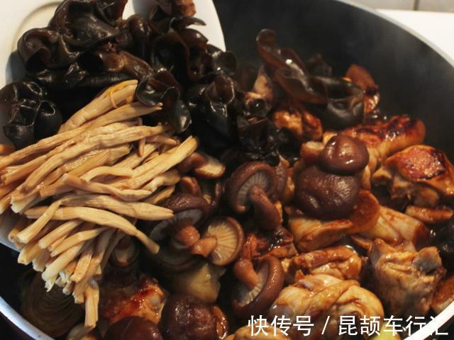 香菇|小鸡炖蘑菇,记住“一泡二煸三多放四不用”,因地制宜选蘑菇