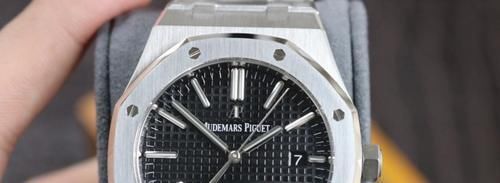 表款 戴劳力士的不一定有钱,但戴这几款表的人,一定不差钱