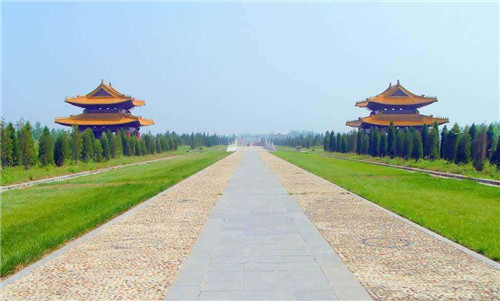 朱元璋|古代最牛的祖坟，后代出了16位皇帝，盗墓贼从不敢“光顾”