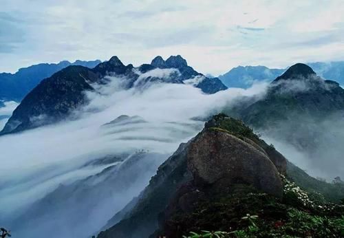 中年|四川一处不知名的旅游景点，很适合春游踏青，最高峰达4812米