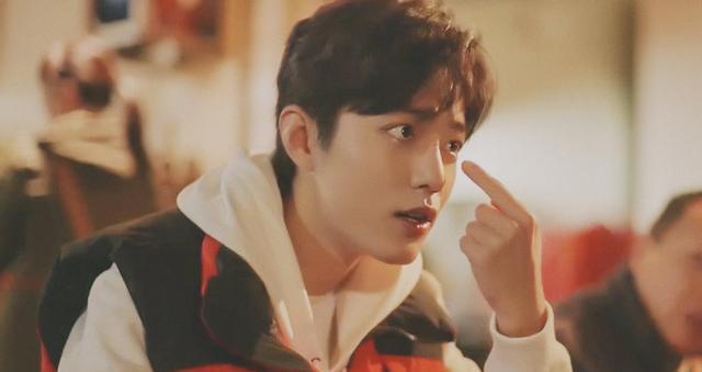 肖战的造型被质疑像“超市工作人员”, 可别逗了, 明明就很帅气