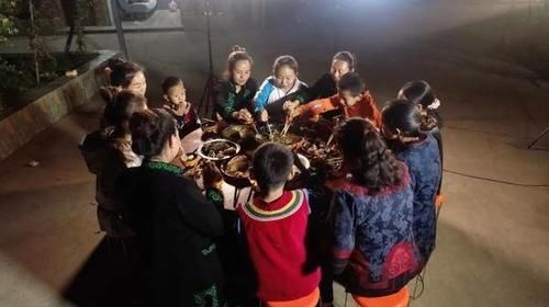 彝族|坨坨肉,松茸鸡汤,苦荞面包,也是彝族人宴请客人必备的美食之一