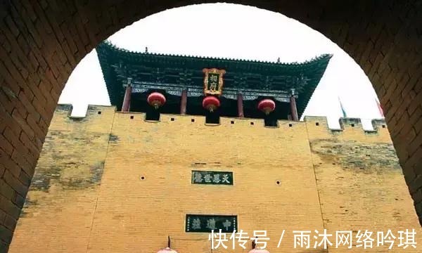 皇城|他深受康熙器重却“以下犯上”，在老家盖了一个“故宫”！