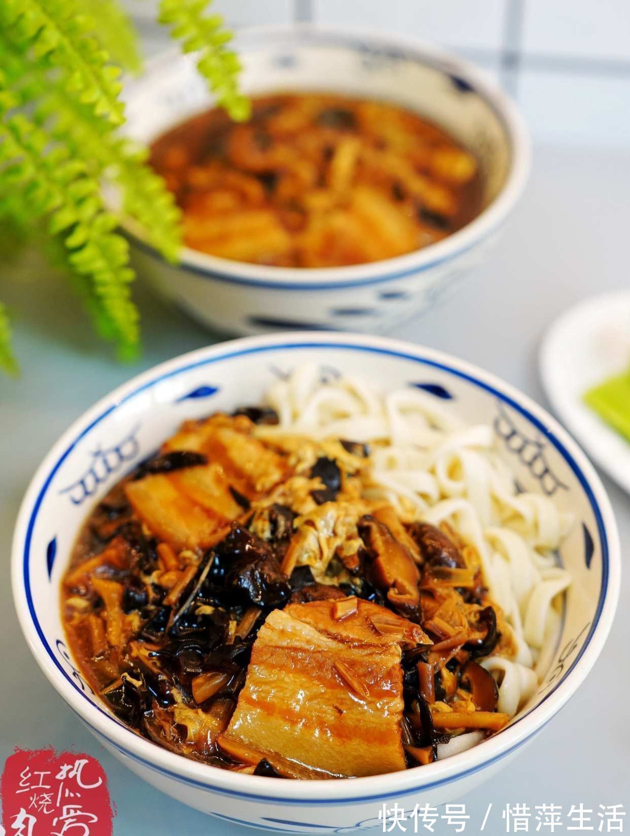 面条|我们这过生日必吃这碗打卤面,卤子香喷喷,面条爽滑又筋道太香了