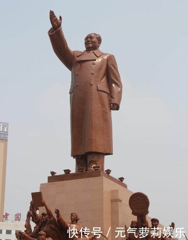 塑像群&全国最完整的毛主席雕塑广场，像总高20米，造型经典，属国家文物