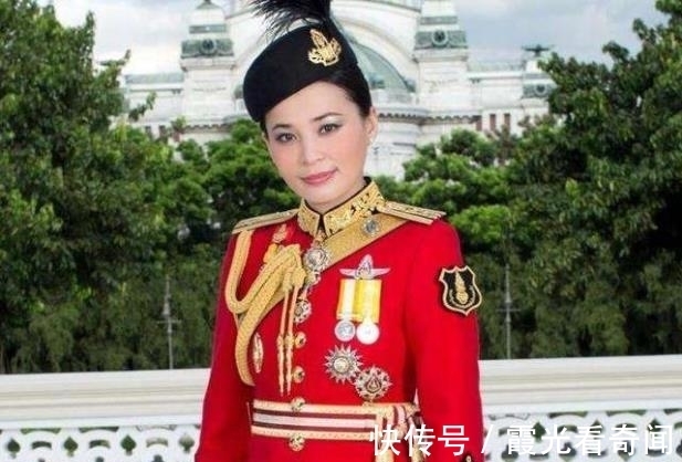 王室!苏提达早在7年之前,就以妻子身份陪同祭祖,宫廷认可远超诗妮娜