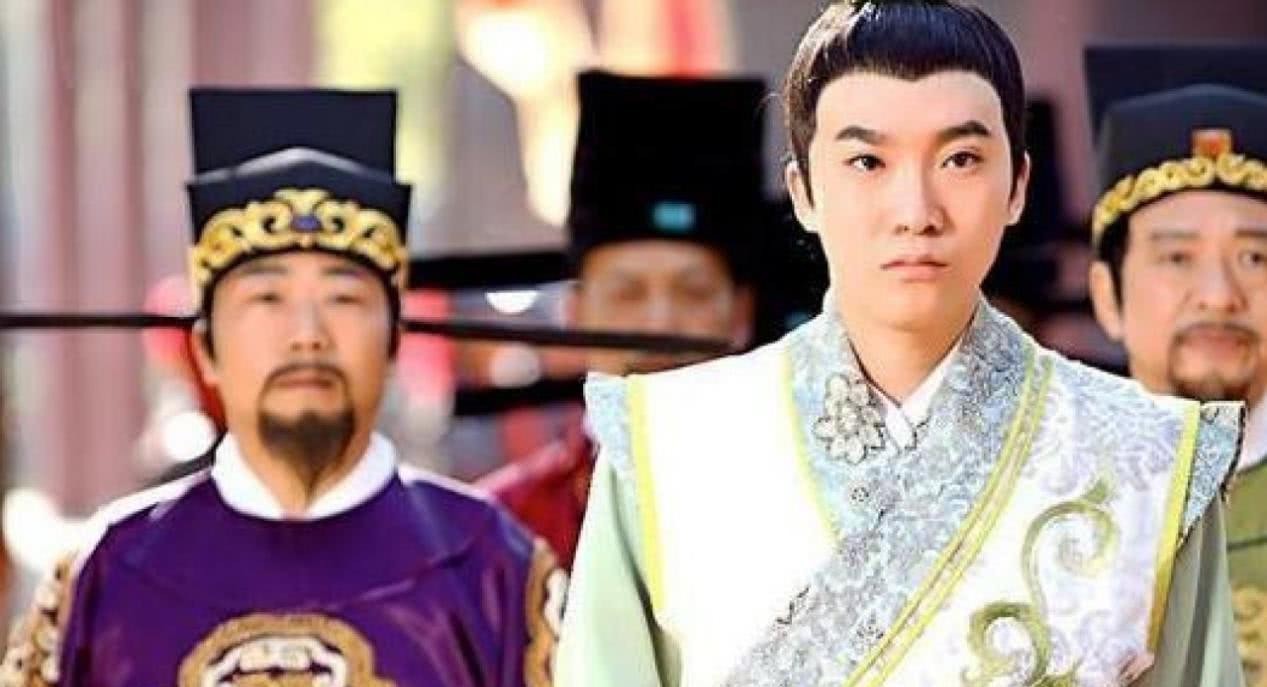 捡回|哥哥称帝向弟弟敬酒:祝你长命千岁!弟弟巧妙回答,捡回一命