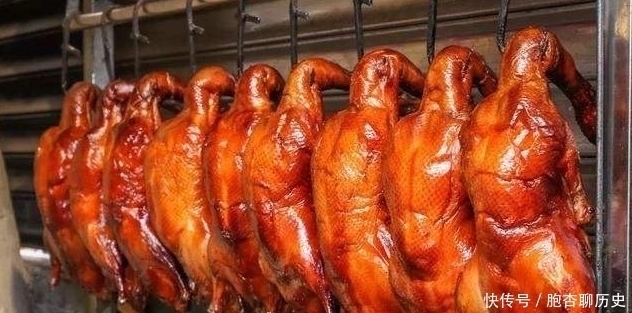 回答|吃烤鸭,服务员问鸭架是油炸还是做汤回答4个字,才是会吃的行家