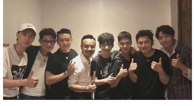 湖南衛(wèi)視|錢楓退出天天向上節(jié)目僅剩3人支撐,最新一期王一博錄到凌晨兩點(diǎn)惹心疼