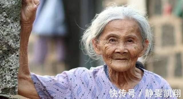 染发剂|已经变白的头发还能变黑吗营养师调理每天多吃3种食物可养发