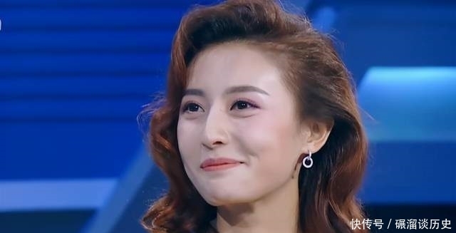 23岁张舒越主持春晚被嘲笑,是观众吹毛求疵,还是她才不配位?