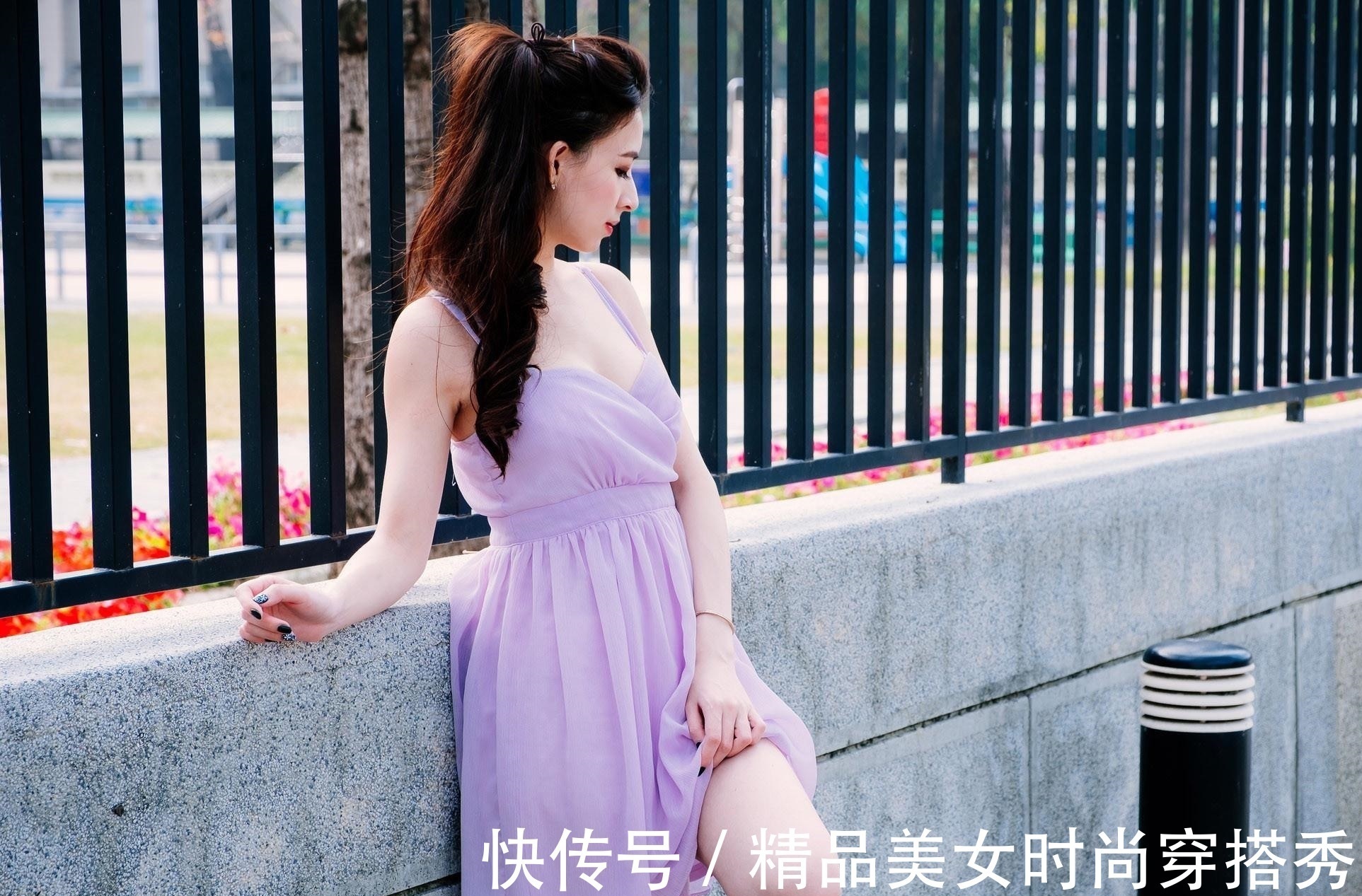 连衣裙 穿上这款清新甜美的浅紫色吊带连衣裙,你就是充满阳光的小少女