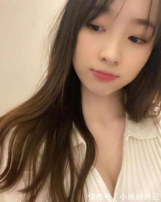 毛衣 白色毛衣带来的温柔感,让美女更加漂亮,温婉可人