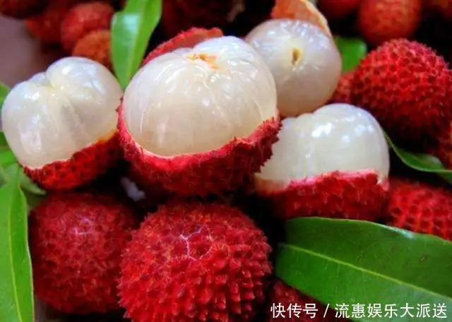 吃荔枝|剥荔枝时轻轻一按,荔枝壳自动打开,不脏手还省事