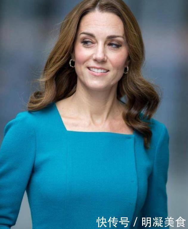 凯特王妃又穿百褶裙，这次只是换个颜色，竟比六年前还显年轻