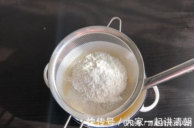 面糊|儿子想吃蛋卷，老妈这样做，十分钟做了一大堆，儿子说比买的好吃