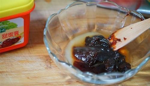 母子俩晚餐晒到朋友圈火了，简单又温馨，网友：妈妈做的菜就是香