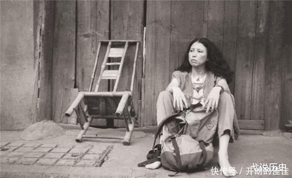 三毛二次见王洛宾就说“给我买套房”,相处3周被逼走,发誓不来