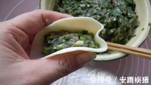 蒸饺好吃有诀窍,学会这样做,皮儿软韧,馅儿鲜香,蒸一锅不够吃