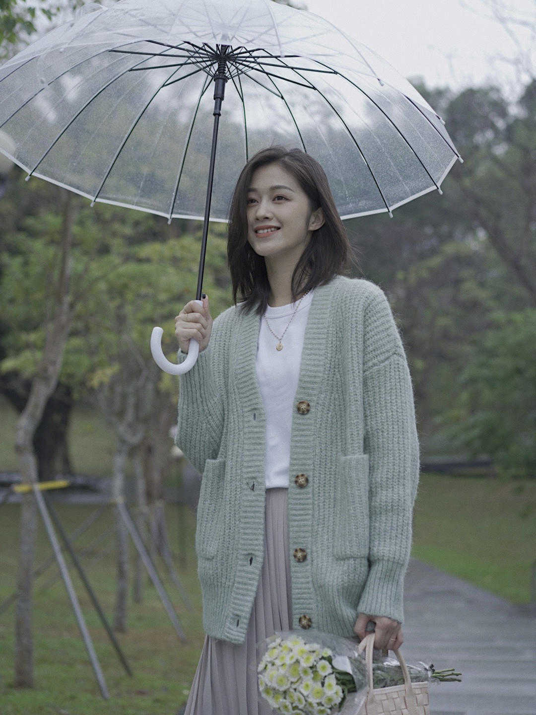 穿搭|立冬的毛衣也是标配,毛衣+半裙的配合太好看了,优雅随性又大方