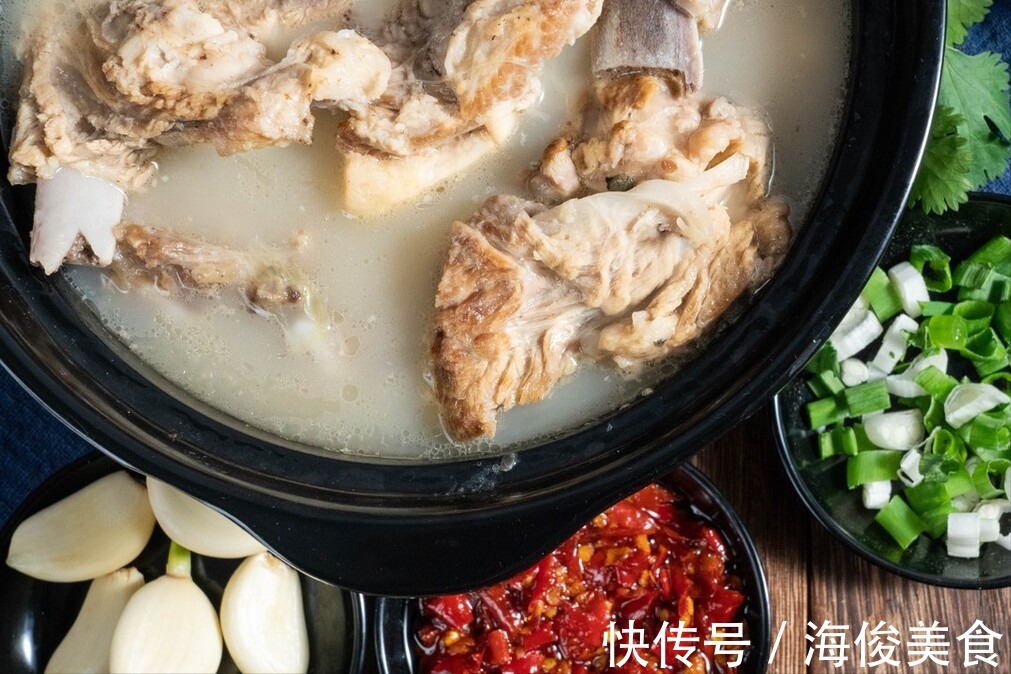 多喝|夏天多喝羊汤有好处,炖羊肉时,调料只需这5样,羊汤鲜美无膻味