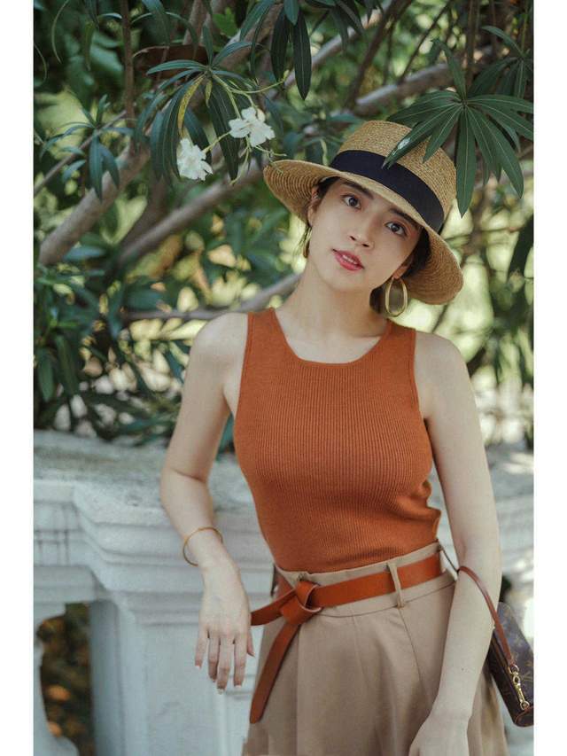 半身裙 40+女生秋天备这3条裙子,搭配西服、针织衫更优雅,时髦又减龄