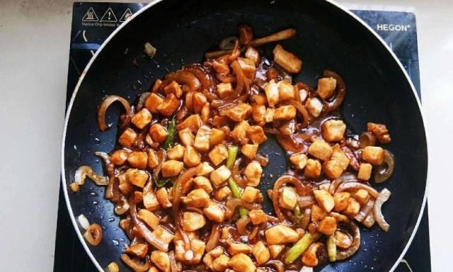 蚝油怎么用？它有这些使用技巧，掌握了这些技巧，炒菜那叫一个鲜