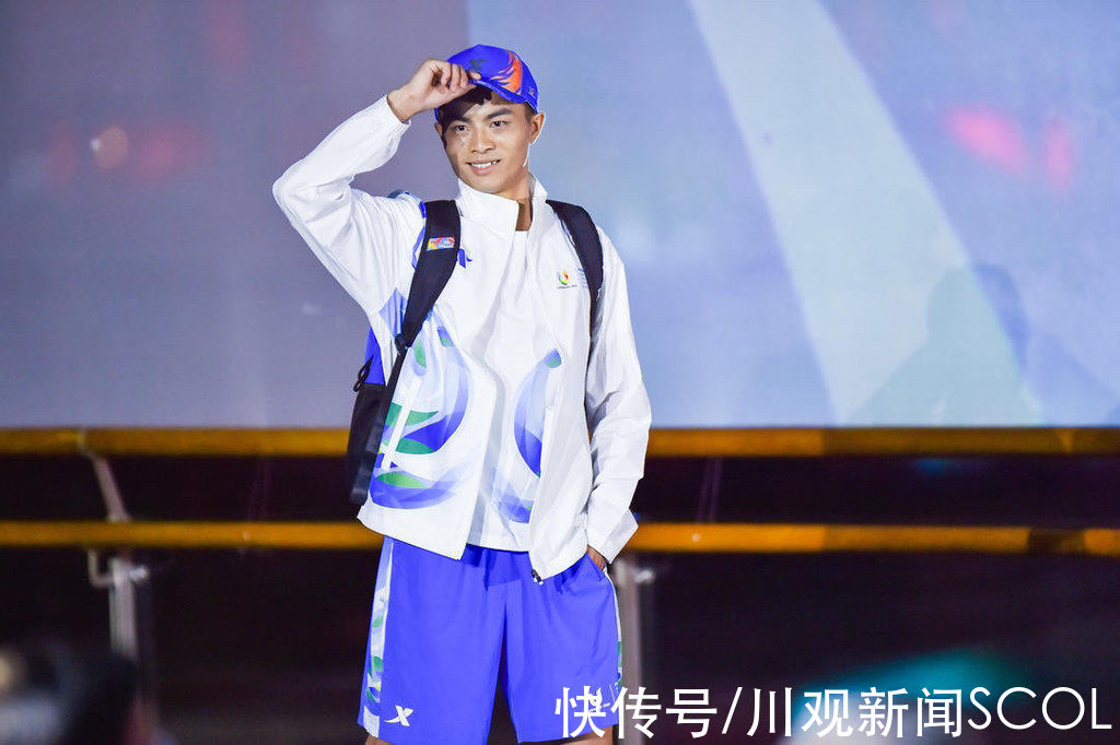 川观|展示青春风采 成都大运会火炬手服装亮相