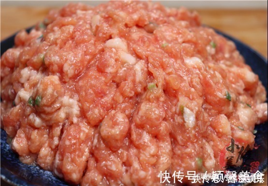 做饺子时，切记“2放2不放”，饺子鲜嫩多汁，调啥馅都香