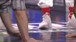 校运会|99年女生宿舍惊现8块腹肌！！3亿网友都在＂馋＂她的身子....