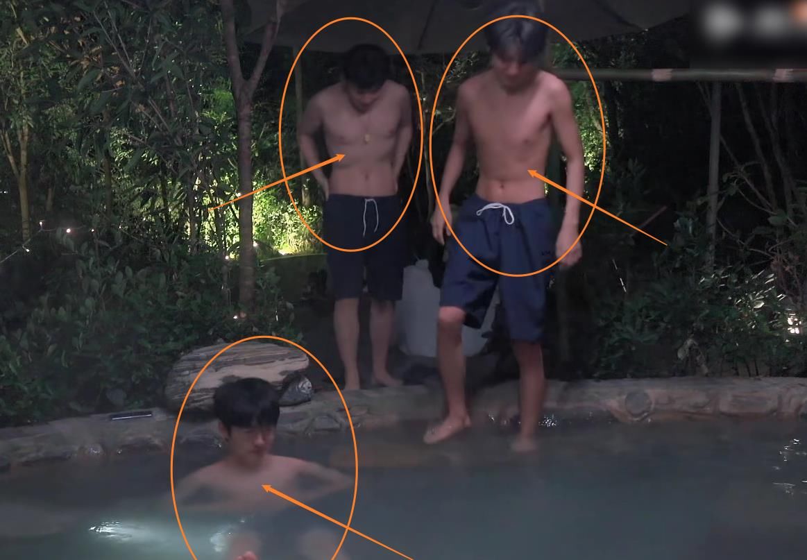 王俊凯刘昊然泡温泉，起身来不及披毛巾，暴露男明星真实身材管理