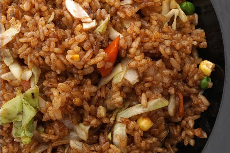 酱油炒饭，颜色红亮味道香，米饭分明，还得多做这一步