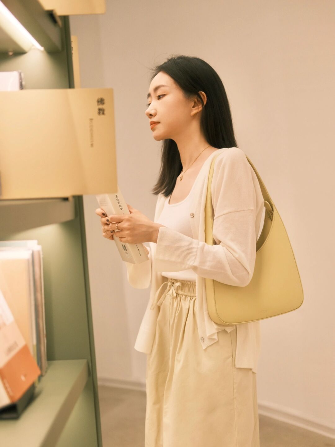 背心|二三四十岁的女性都可以穿，背心搭配阔腿裤简约洋气，显高又显瘦