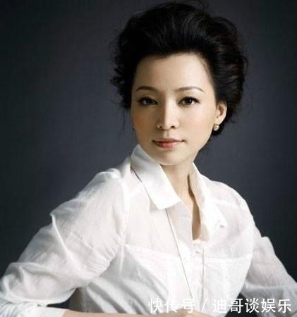 董卿终于出山主持跨年!春晚最强阵容难得重聚,12位主持都是大咖