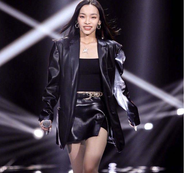 宣布刘柏辛和华晨宇票数时, 周深表情惊讶, 毛不易的反应更真实