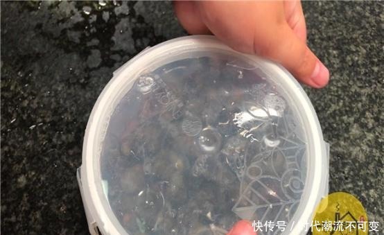 才发现,菜刀上圆孔有个厉害用法,现在知道还不晚,太多人收藏了