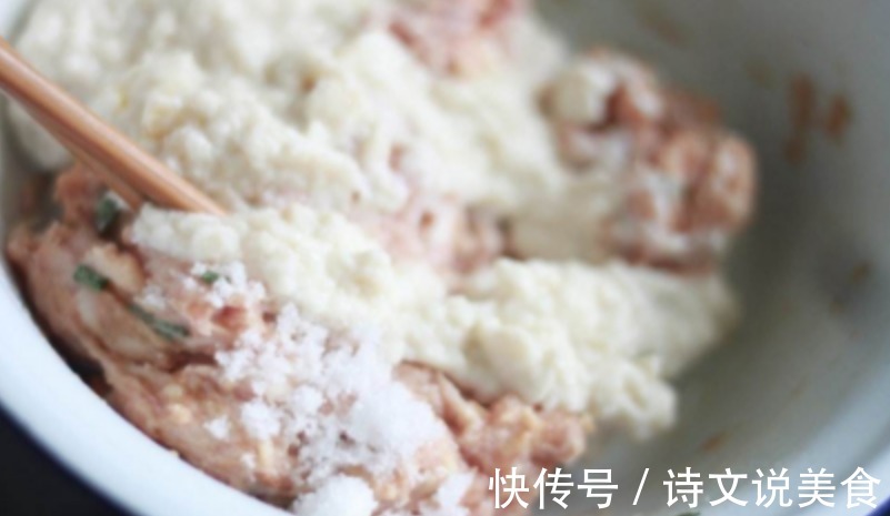 想要补钙,豆腐是首选!1块豆腐,4个鸡蛋,上档次的新做法!