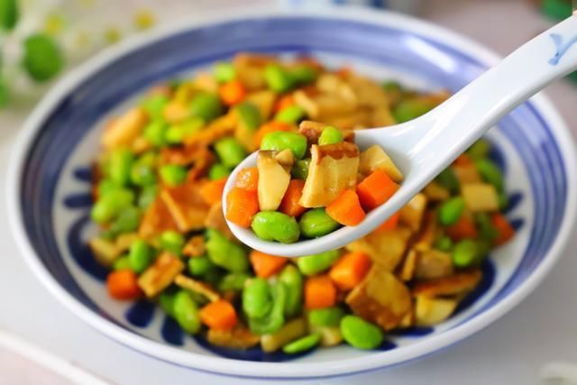 杏鲍菇|夏天易出汗，多吃这道菜，4种食材一起炒，解暑开胃，没肉也下饭