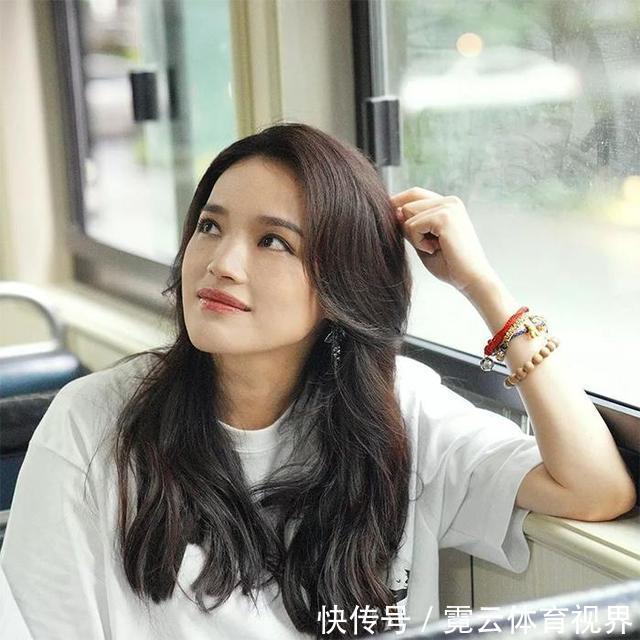 不老女神|女人过了50就放弃黑长直吧！试试今年流行的这4种发型，更减龄