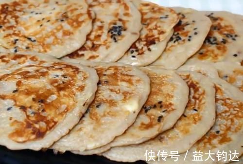 香蕉别再生吃了,淋两个鸡蛋,不加油不加水,出锅孩子馋哭了