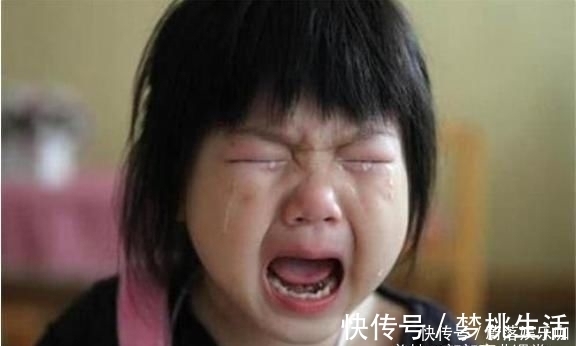 朋友圈|“后悔让女儿跟我姓”,二胎宝妈发朋友圈哭诉,原因引过来人共鸣