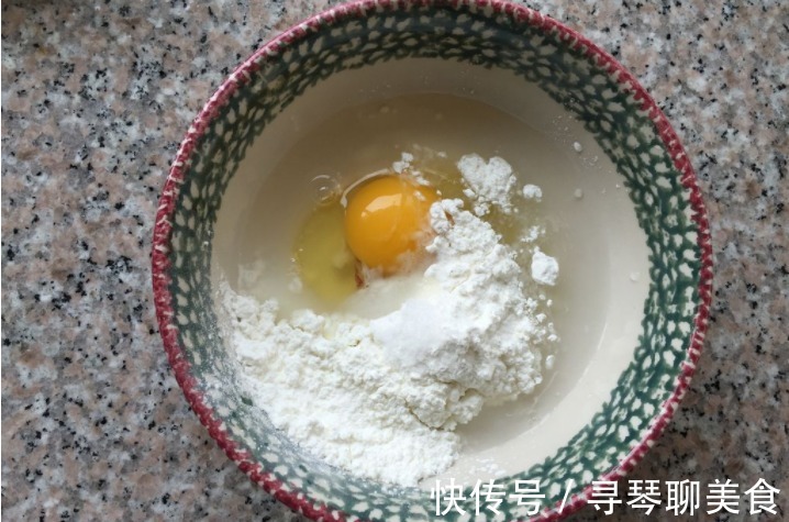 小饼|夏季最该吃的不是黄瓜，而是它，经常上火多吃点，做成小饼真好吃