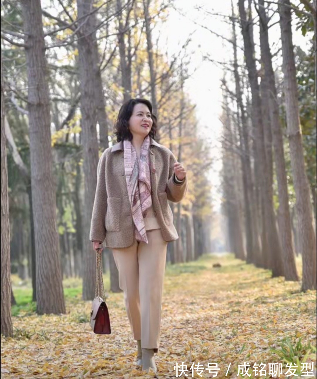 中年妈妈|这几位时髦的中年妈妈,穿搭都有这三个共同点,怪不得这么有气质