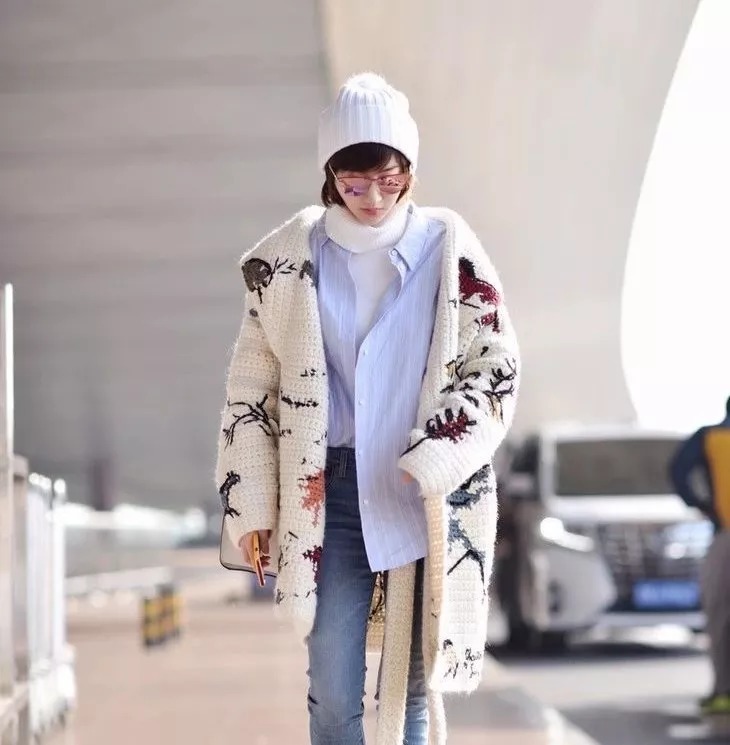 绒面衬衫|衬衫先别急着收起来,冬天这样搭配保暖又时髦