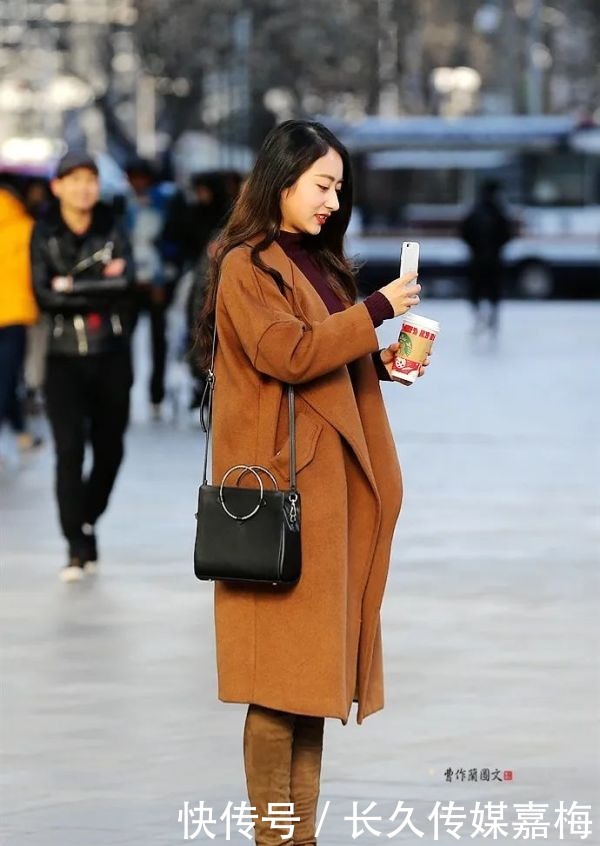 美女|街拍:腿长两米的高筒靴美女