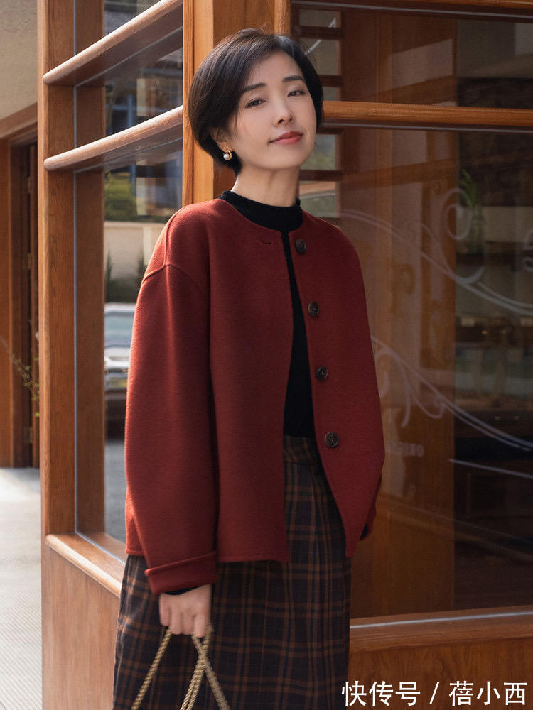 半身裙 “短外套”是优雅女人的穿搭必备,配半身裙、裤子都自带高级感