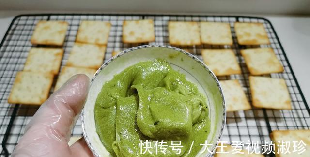 苏打饼干|这三个方法教给你，在家就能做出咸香酥脆的饼干，老少皆宜哦