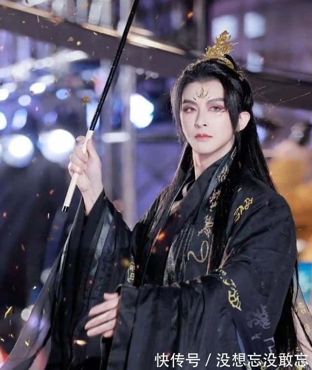 小梦|当镖师碰上画手和coser，五官太帅令人心动，网友：想劫镖师